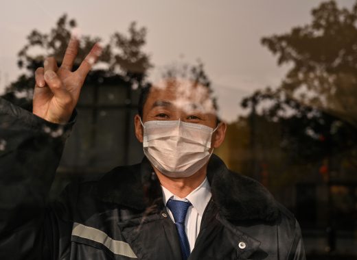 El Covid-19 sigue cobrando vidas en China. Wuhan empieza a volver a la normalidad, pero la epidemia global no afloja