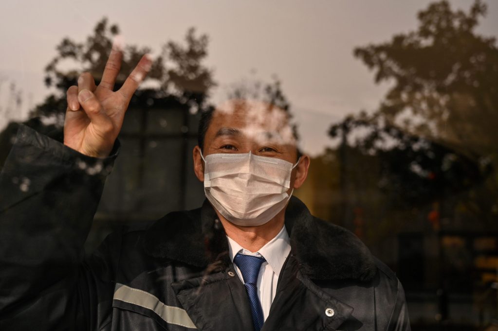 El Covid-19 sigue cobrando vidas en China. Wuhan empieza a volver a la normalidad, pero la epidemia global no afloja