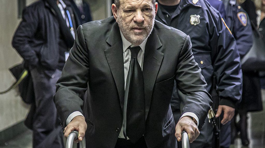 Weinstein enfrenta a la ley y el movimiento #MeToo celebra