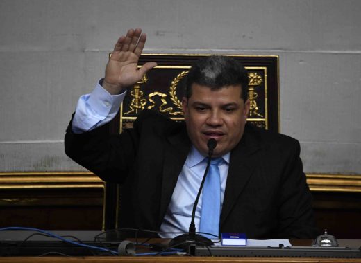 El diputado autoproclamado Luis Parra