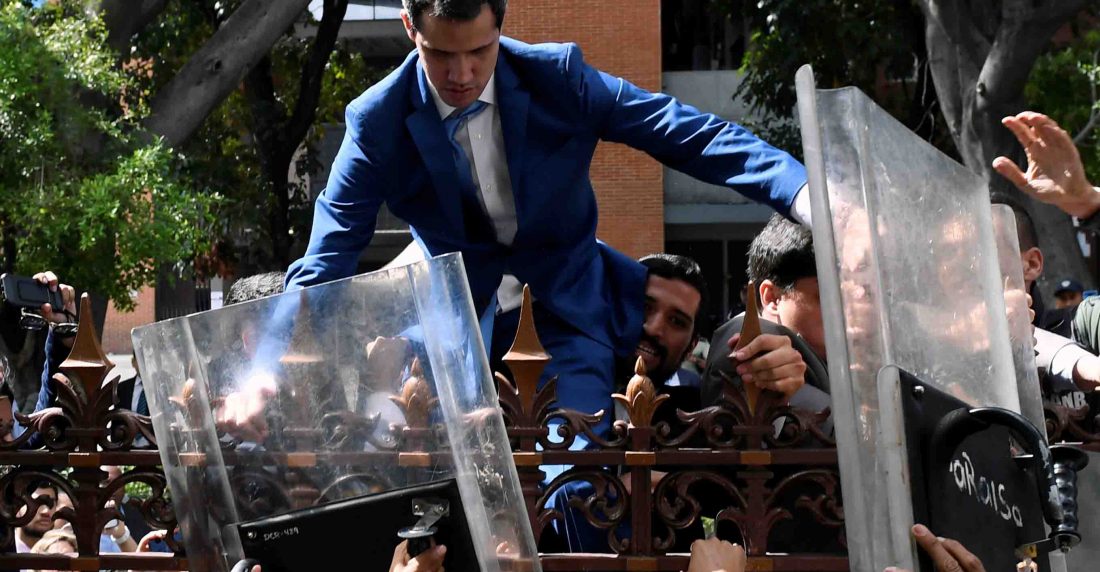 Guaidó intenta entrar al Palacio Federal Legislativo donde sesiona la Asamblea Nacionalel 5 de enero