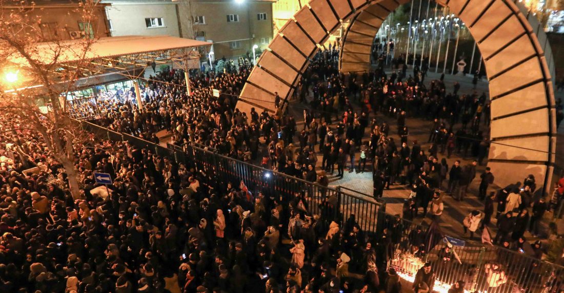 La noche del sábado manifestantes protestaron en contra del gobierno del Ayatolá en Irán