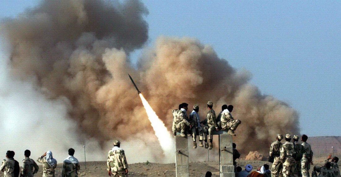 La Guardia Revolucionaria de Irán lanza un misil durante un ejercicio militar en 2011
