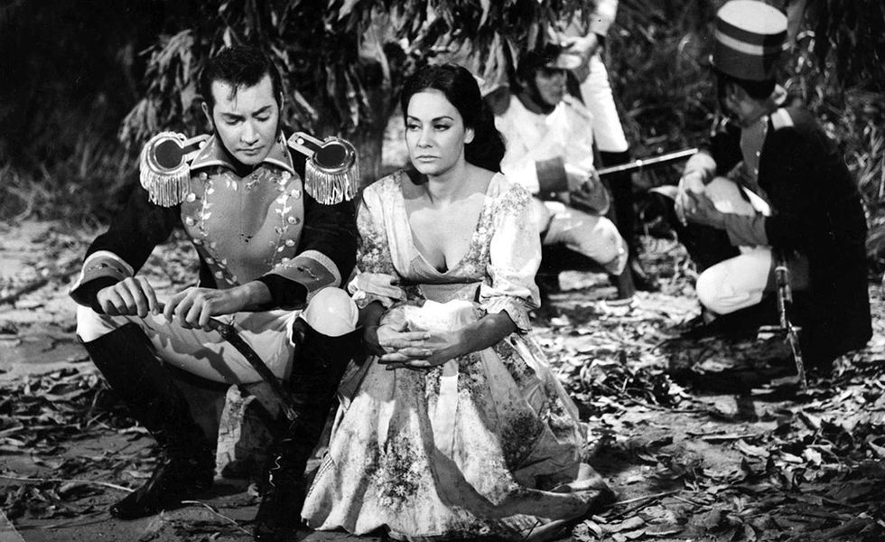 Raúl Amundaray y Eva Moreno en Historia de tres hermanas