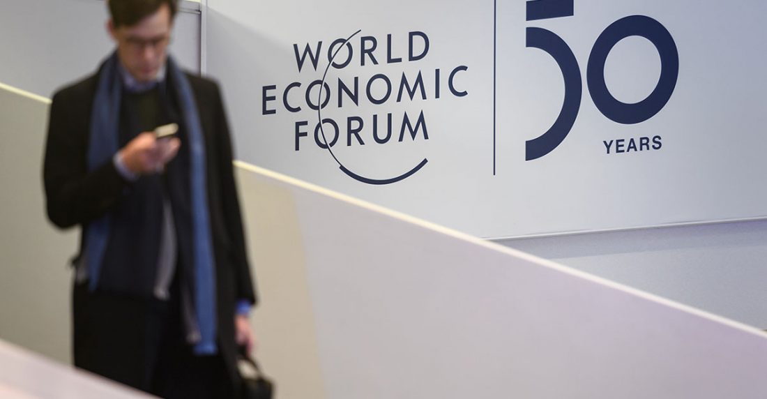 Davos cumple 50 años intentado dejar cambiar su imagen