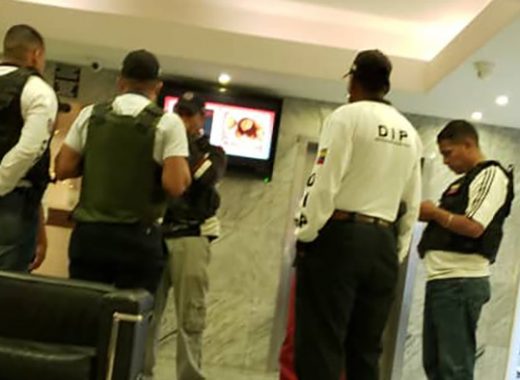 Cuerpos de seguridad acosan a diputados