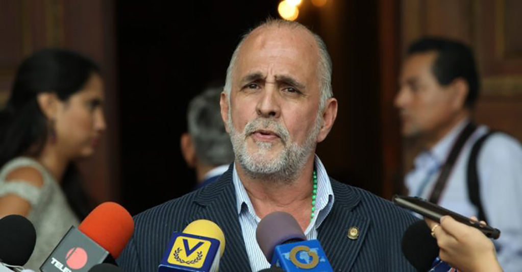 Denuncia desaparición de diputado Ismael León