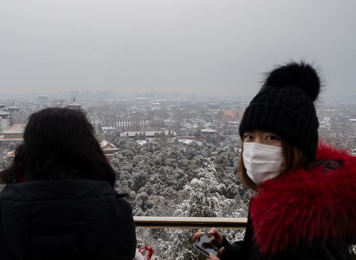 Coronavirus deja más de 300 muertos, el primero fuera de China