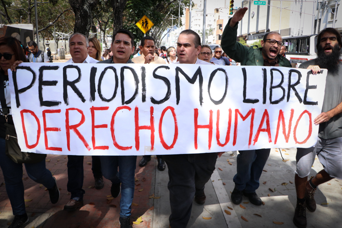 Periodistas en Venezuela enfrentan al autoritarismo