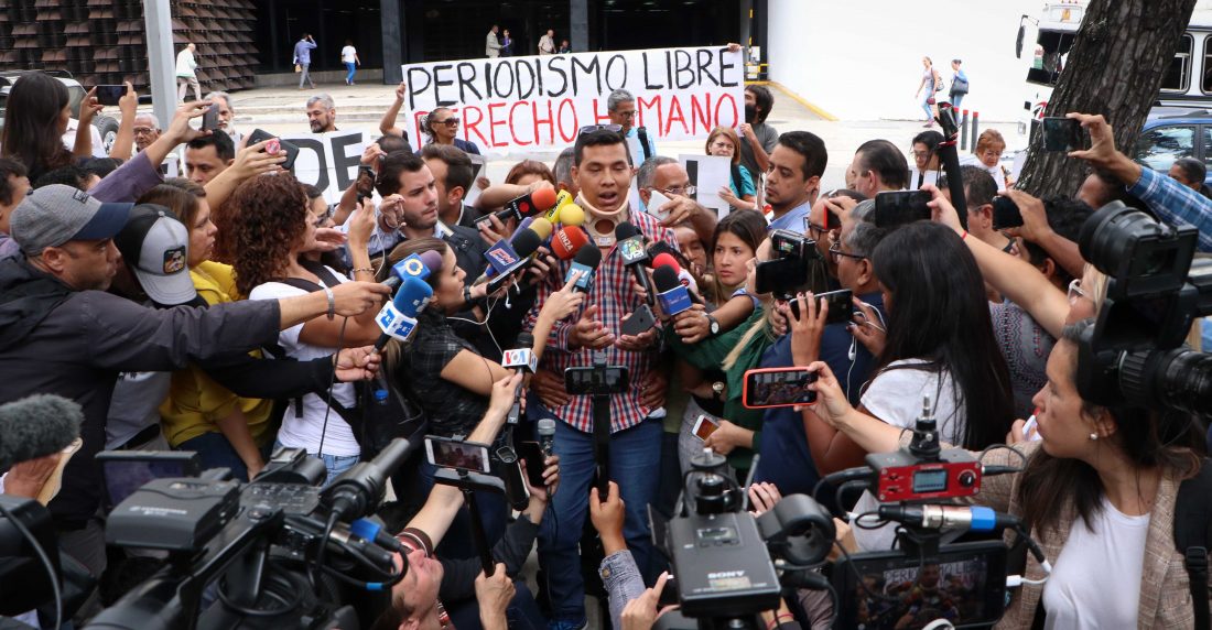 Gremios protestan por agresiones del chavismo a la prensa