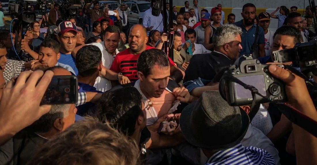 Guaidó sufrió agresiones en su llegada a Venezuela por el chavismo