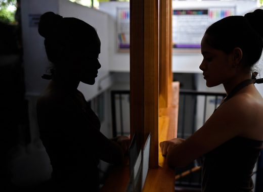 Sin dinero para motel o condones: crisis restringe sexualidad de jóvenes