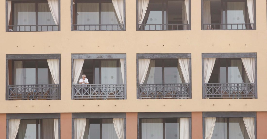 Confinados clientes de hotel en España por coronavirus