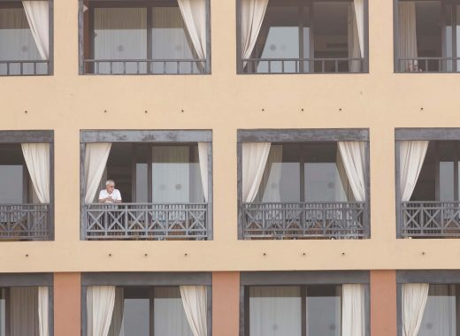 Confinados clientes de hotel en España por coronavirus