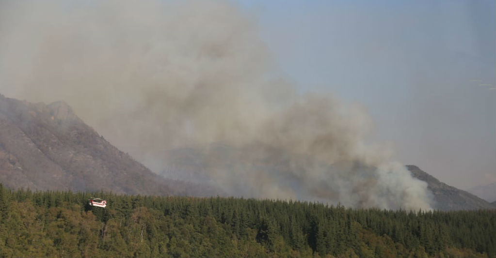 Voraz incendio en Chile amenaza a parque nacional