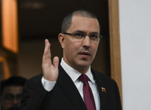 "Si cometen nuevos delitos, serán juzgados": Jorge Arreaza amenaza a los excarcelados Arreaza: "EE UU pierde su tiempo al proponer transición en Venezuela"