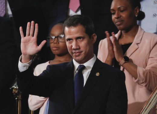 Guaidó: "Militares pueden hacer menos traumático cambio en Venezuela"