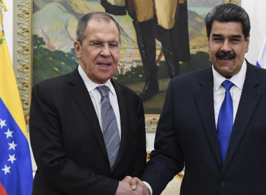 Nicolás Maduro y Serguéi Lavrov. AFP