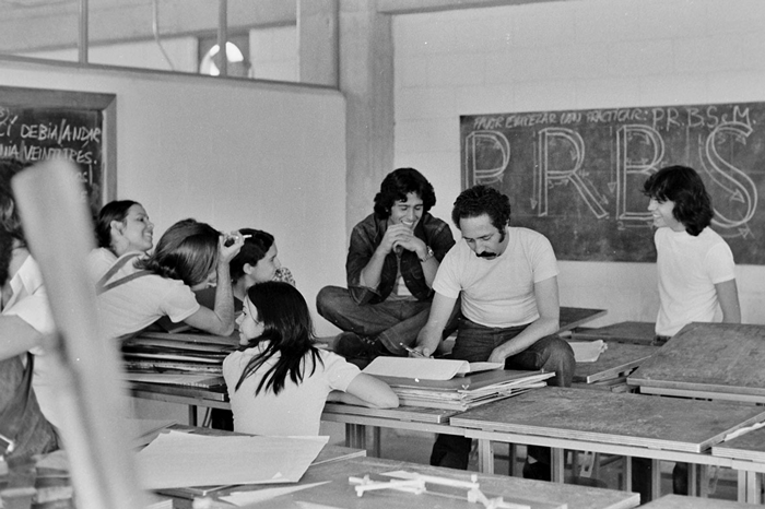 Clases con Abilio Padrón. IDD. Años 70. Foto: Cortesía de Mobius