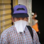 Caracas Muchas personas hacen sus propios tapabocas o mascarillas . OMS