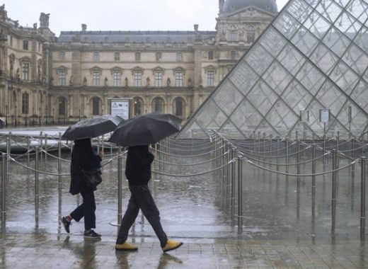 Cierran Museo de Louvre en París por coronavirus