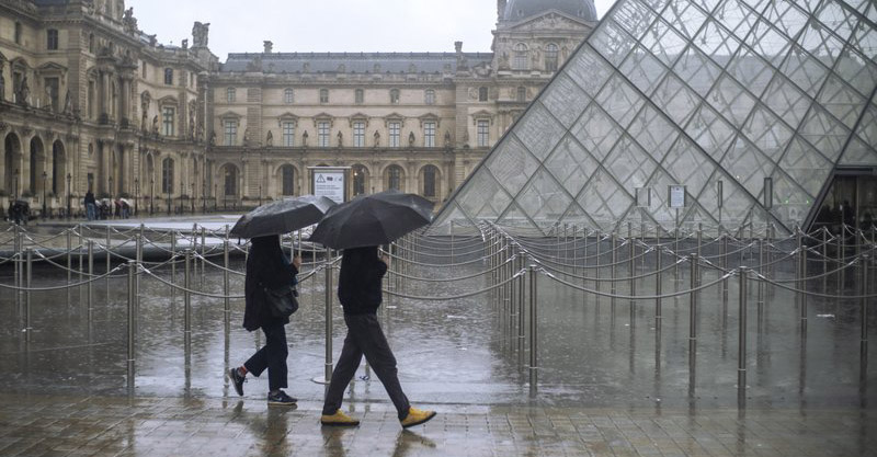 Cierran Museo de Louvre en París por coronavirus