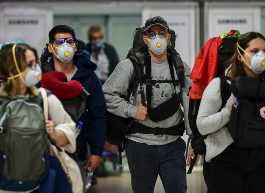 Argentina registra segunda muerte por Covid-19. Foto: AFP mascarillas