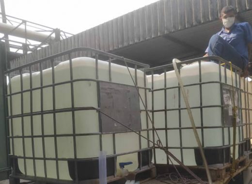 Licoreros donan alcohol para combatir coronavirus. Foto: Cortesía