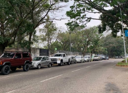 En Táchira vuelven a amanecer en colas para gasolina. Foto: Rosalinda Hernández