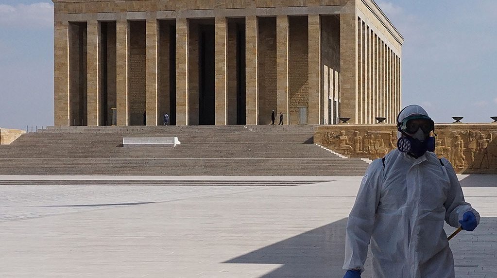 Coronavirus vuelve a hundir las bolsas de Europa y Asia