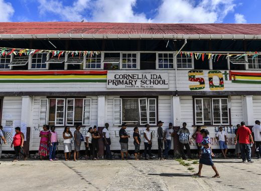 Rumores de fraude elevan tensión en elecciones generales en Guyana