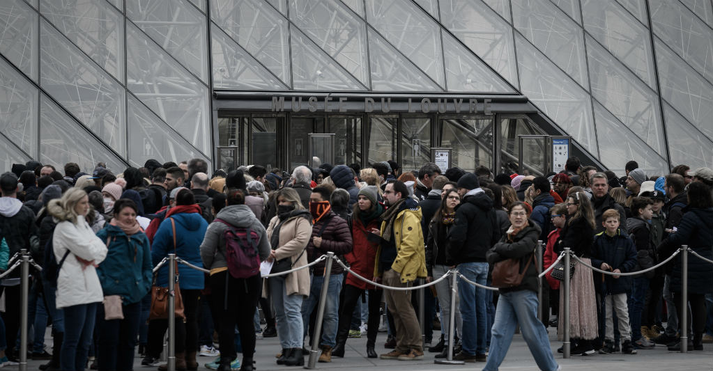 Louvre reabre tras cierre por Covid-19