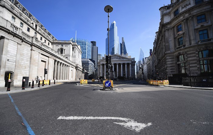 Londres (Reino Unido), 24/03/2020.- Una vista general de la Ciudad Desierta de Londres en Londres, Gran Bretaña, 24 de marzo de 2020. El Primer Ministro británico Boris Johnson ha anunciado que los británicos sólo pueden abandonar sus hogares por razones esenciales o pueden ser multados, con el fin de reducir la propagación del Coronavirus. (Reino Unido, Londres) EFE/EPA/ANDY RAIN