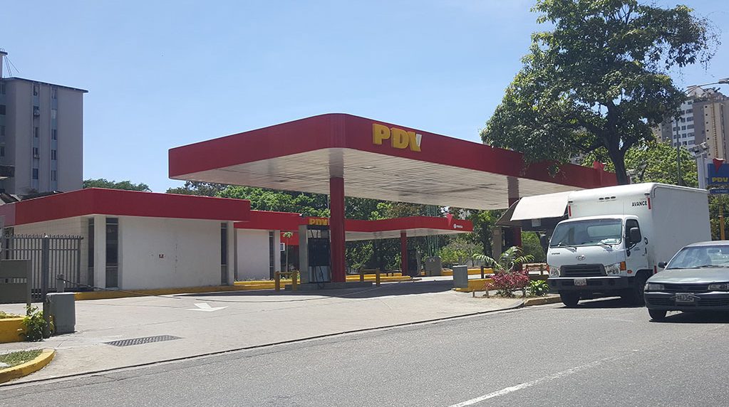 Carabobo amaneció con largas colas por gasolina y perifoneo militar
