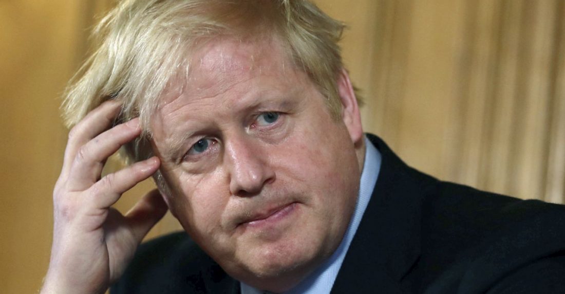 Salud de Johnson mejora mientras pandemia se recrudece en Reino Unido