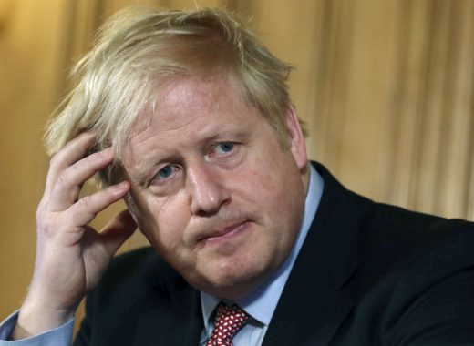 Salud de Johnson mejora mientras pandemia se recrudece en Reino Unido
