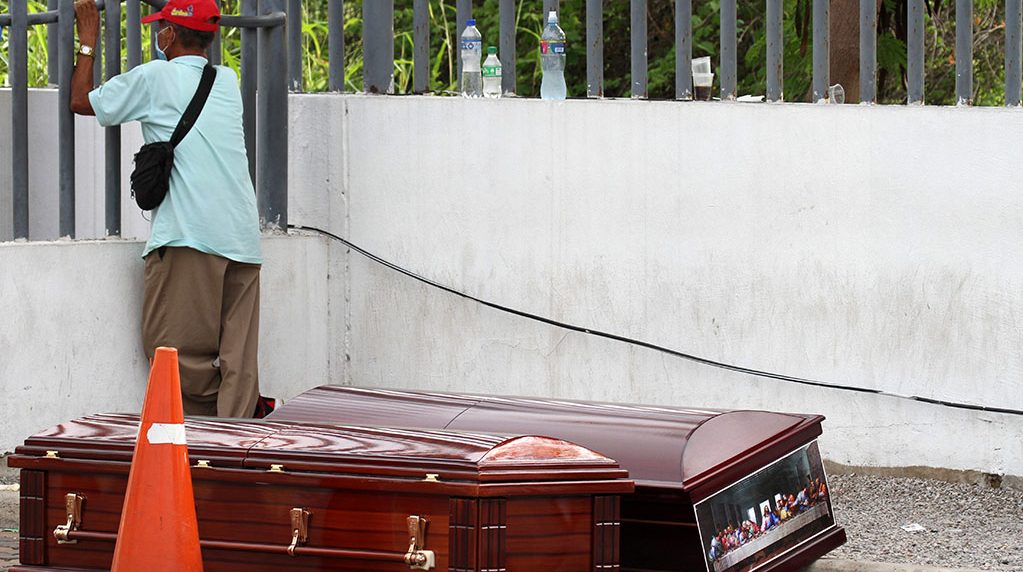 Gobierno de Ecuador retira 150 cuerpos de viviendas en Guayaquil
