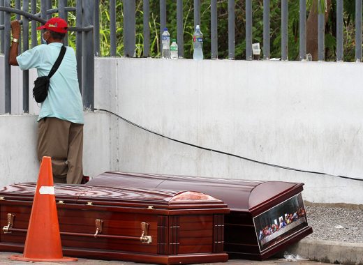 Gobierno de Ecuador retira 150 cuerpos de viviendas en Guayaquil