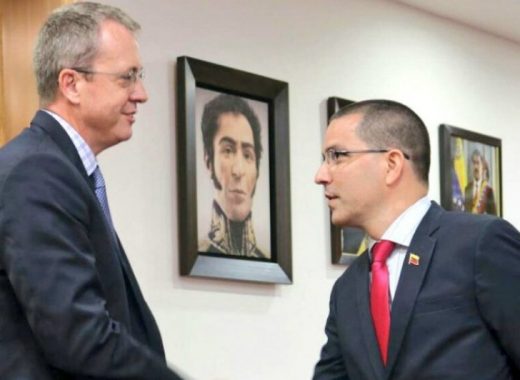 James Story encargado de negocios de Estados Unidos y Jorge Arreaza