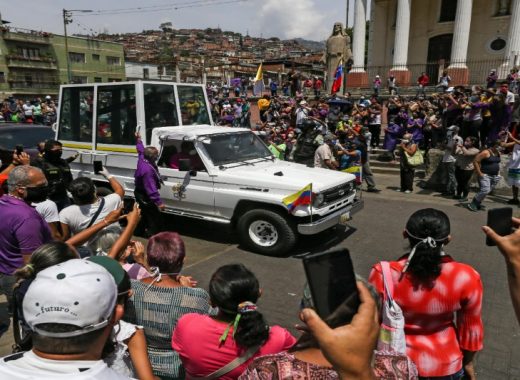 El Nazareno en papamóvil recorrió las calles de la ciudad