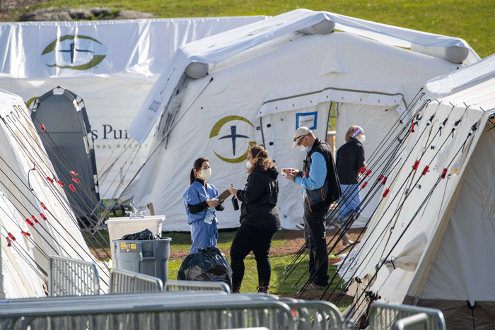 Hospital de campaña instalado en Central Park para enfrentar el Covid-19. Foto: AP