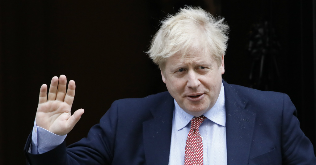 Boris Johnson "sigue al mando" pese a coronavirus. AFP