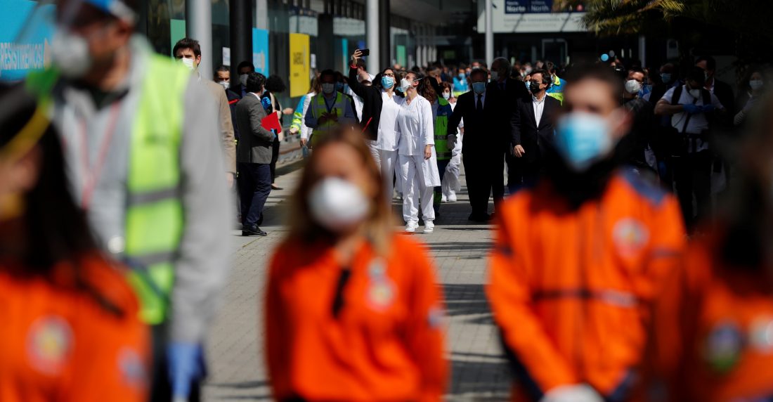 españa sigue optimista cierra el hospital de campaña