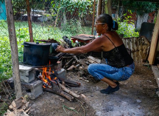tocando fondo cocinando con leña