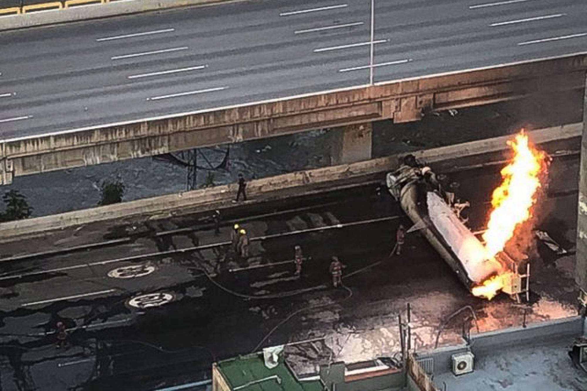camión con 30 mil litros de gas