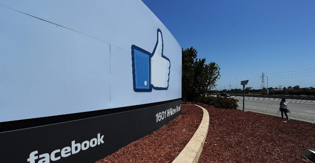 facebook trabajo trump