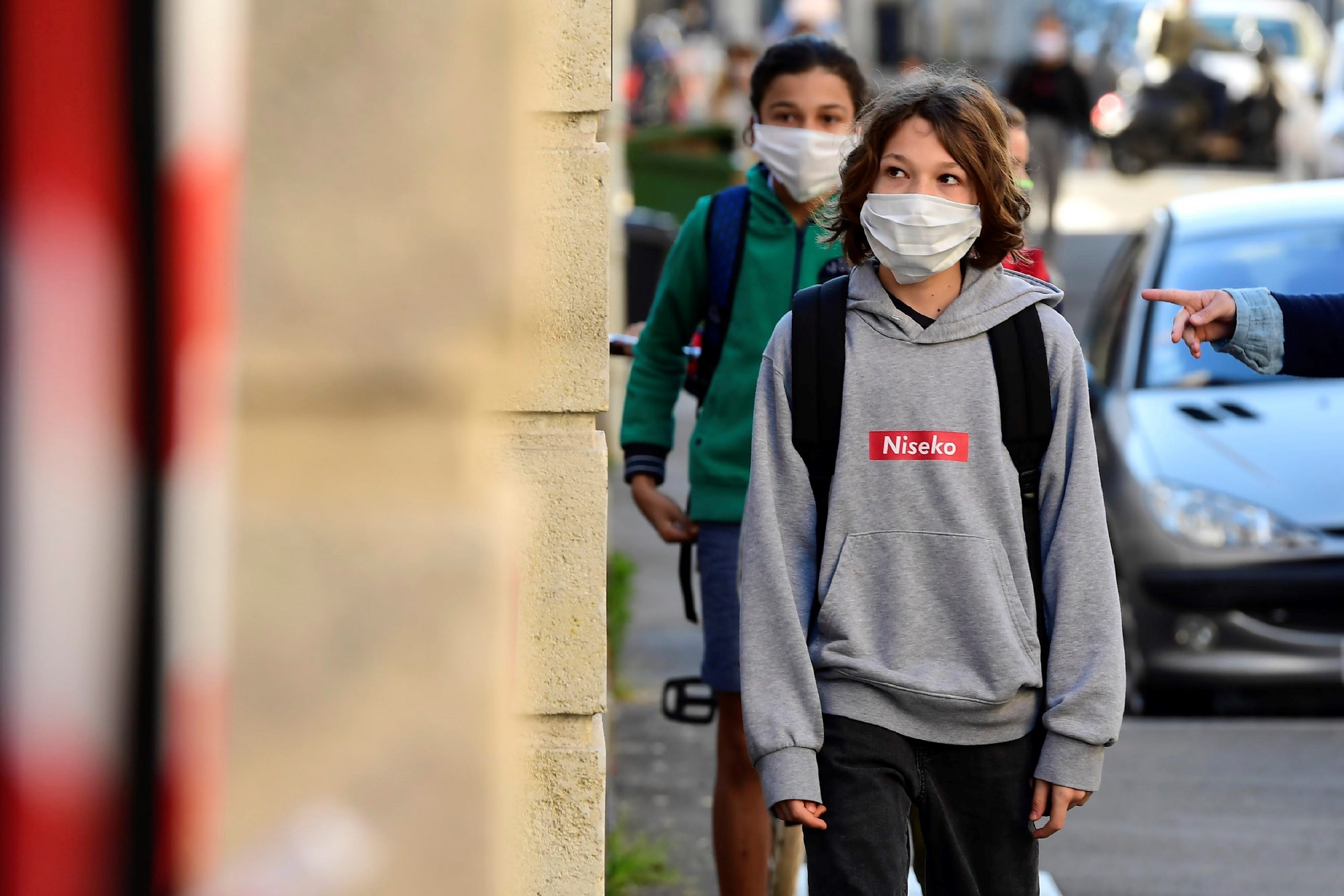francia cierra 70 escuelas
