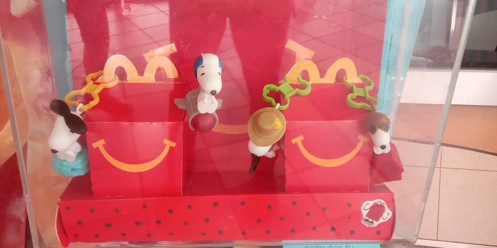 cajita feliz snoopy
