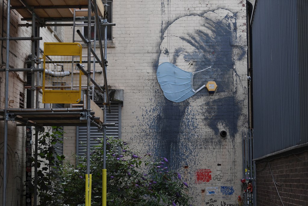 banksy mascarilla