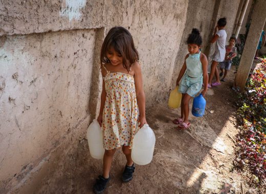 la dolorosa ruta por el agua en el barrio José Félix Ribas